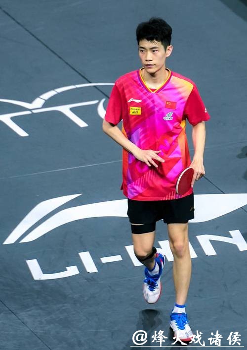 乒乓球亚洲杯：陈俊菘3-2苦战险胜 向鹏3-1逆转