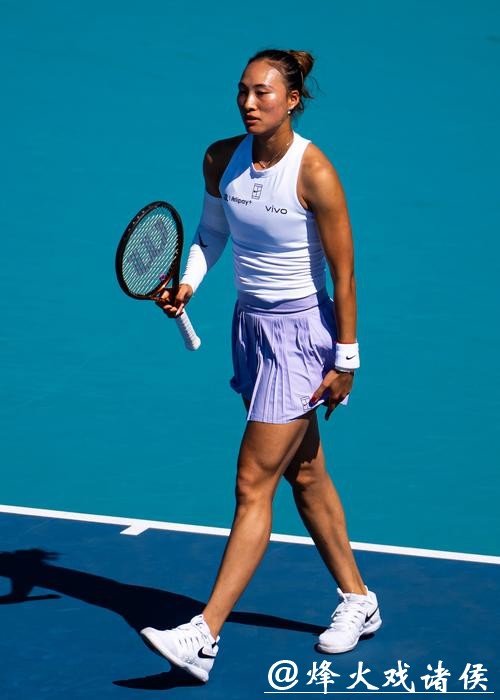 WTA1000多哈站：郑钦文2比1逆转取胜 收获复出“开门红”